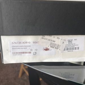 IGucci brand new never used. Gucci logo printed in green and red and Morron